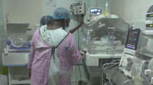 生殖醫學進步 烏干達70歲婦人破腹生雙生仔