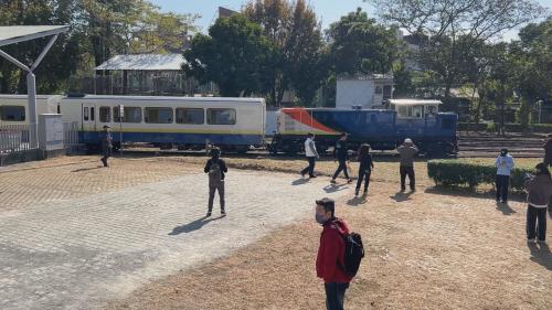 阿里山林鐵通車111年 舊車換新衫做「栩悅號」