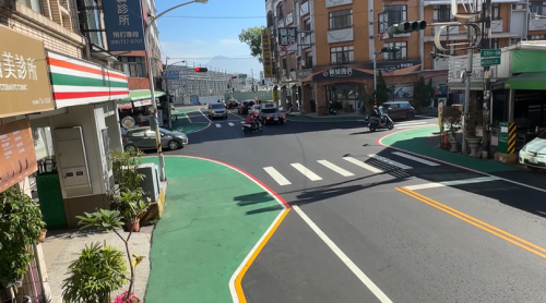 車路變狹+袂慣勢 屏東畫人行道停車斡惹議