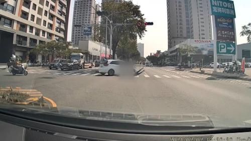 臺南1駕駛倒斡挵著人 吊扣駕照、上重罰3萬6