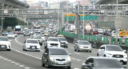 連假頭日國道交通量 高公局估105百萬車公里