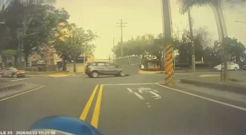 臺南1男性食毒駛車 載5个囡仔閣走予警察逐