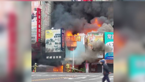 臺南中西區4間店著火 若像轎車挵變電箱引起