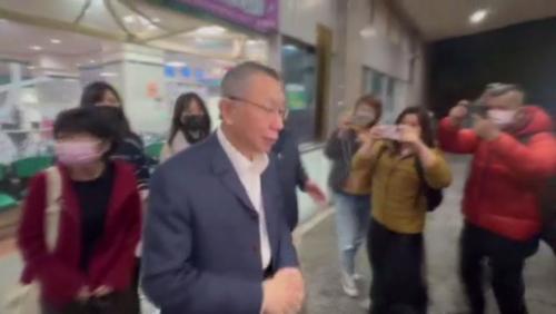 前輔選幹部搤空 柯文哲交政治獻金予陳佩琪
