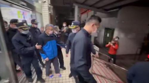 老爸傳病危 柯文哲戒護探視、踮病院半點鐘
