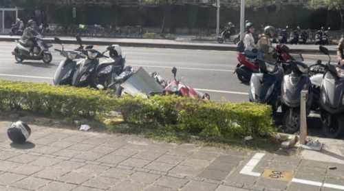 左營聯開案工地 鐵枋撼3台機車.險仔敲著人