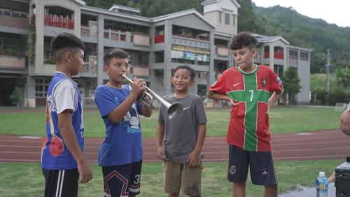 少年媽媽創立音樂教育品牌，𤆬囡仔體驗無仝款的古典樂｜青春咱的夢