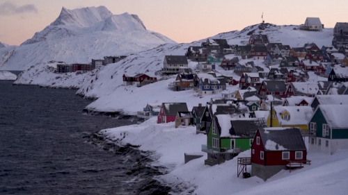 川普後一步食格陵蘭？ 幕僚牽手刊地圖漆國旗