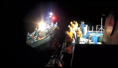 菲律賓渡輪反船沉落 救300外人、上無已18死