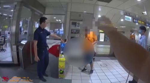 捷運有人雄雄攑鉸刀出來 旅客驚惶趕緊通報