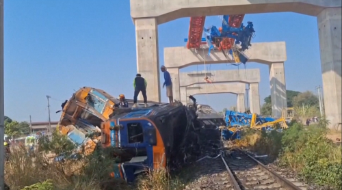 中泰高鐵工程天車崩落 撼著列車上無已28死