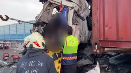 國3落南彰化和美路段 5台車挵做伙、2死5傷