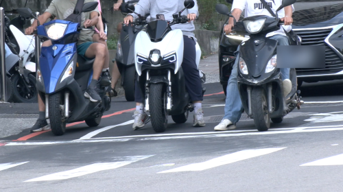 Uber試辦機車免費接送 交通部：違法載客就罰