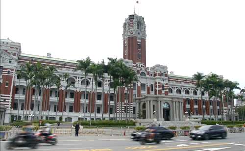 英媒：中國打造臺灣總統府 甚至海空基地模型