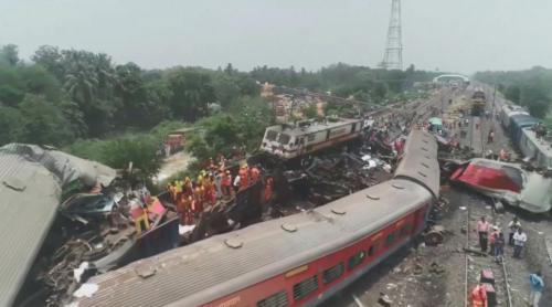 印度3幫火車相挵275死 疑似號誌故障所造成