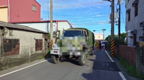 若像路口無讓 軍用卡車正斡挵機車害1死1傷