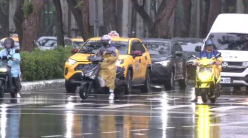 氣象署發佈大雷雨警報 雙北、宜蘭中晝摒雨