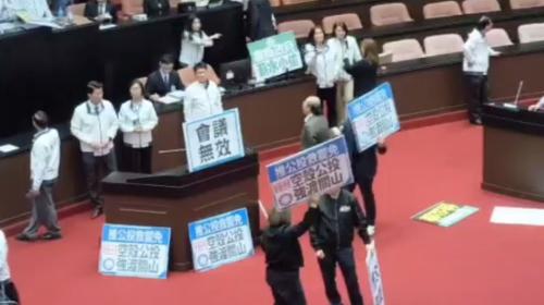 藍白突襲立院 反廢死、反戒嚴2公投案送二讀