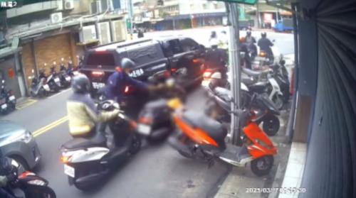 比特犬連2改共人咬 動保處沒收、主人罰20萬