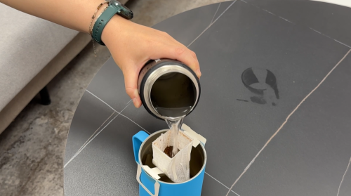 沖咖啡水氣衝目睭致焦眼症 民眾角膜受損視力降