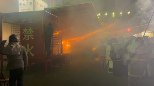 鹽水蜂炮吸引濟濟遊客 傳出有人予炮彈著傷