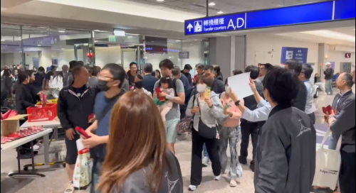 杜拜開放、頭逝回臺航幫下晡到 接機親人激動