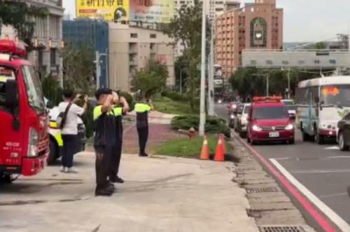 新竹市大火2消防員殉職 家屬轉去現場招魂