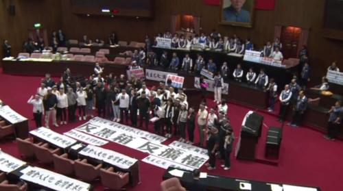 閣審「國會職權修正」相關法案 朝野正面對削
