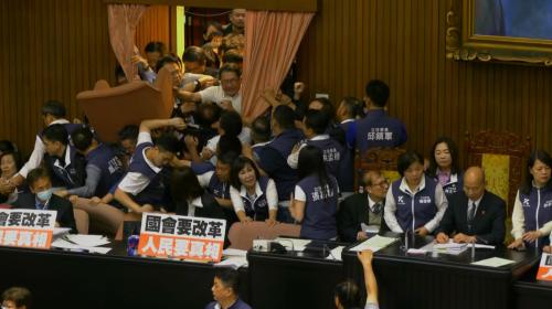 藍白國會改革法 國情報告二讀通過、隨問隨應