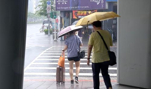 明仔載鋒面離開 禮拜進前雨水會漸漸仔薄
