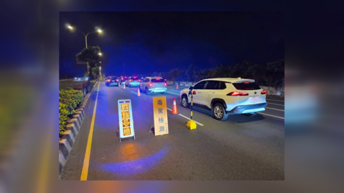 違規拒絕臨檢、車內藏殭屍薰彈 通緝犯送辦