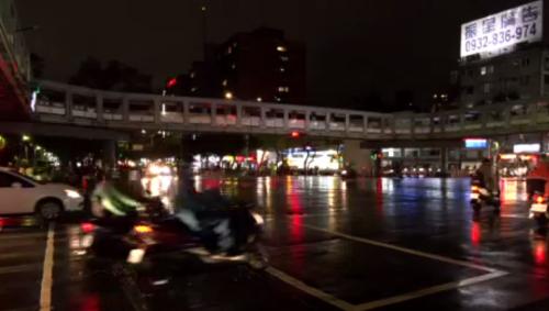 新生和平天橋開始拆 護橋團體抗議、呼籲溝通