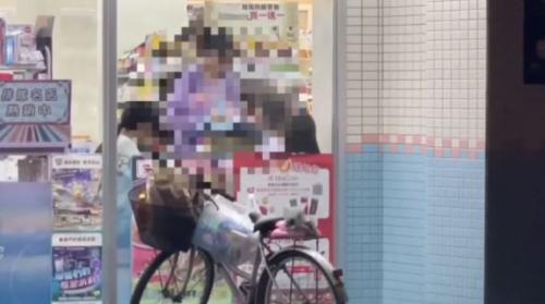 詐騙車手駛車挵警察 想欲偷旋煞挵著分隔島