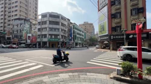 臺南10/28開始 31路口試辦「機車倒斡免停等」