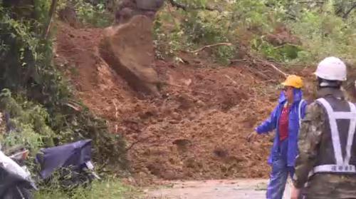 雙北、基隆發大水雨特報 崇右科大附近水崩山