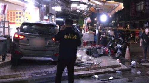 15歲少年無駕照駛車 失控挵路邊店頭3死2傷
