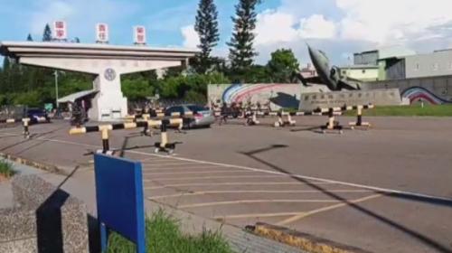 清泉崗上兵拍靶下頦著銃救無轉來 檢方相驗