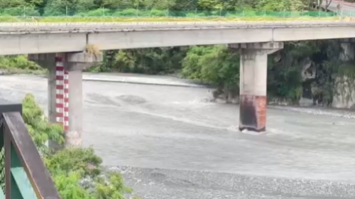 驚立霧溪崩山湖崩去 民有、民樂部落撤900人