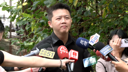 練喙花演員剾洗習近平 中國煞派人駛車共挵