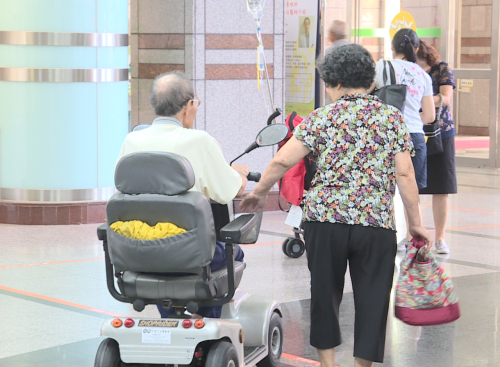 65歲以上、所得稅率無到20% 免納健保費
