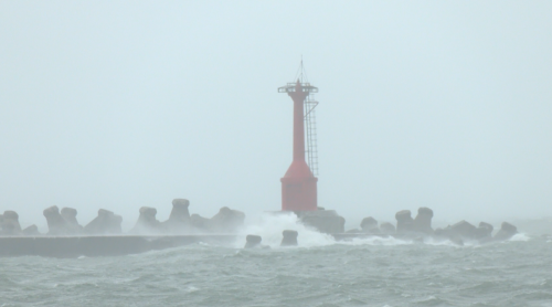 南部風雨愈晏愈大 嘉義沿海兩千外戶失電