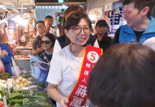 石舫亘去市場拜票 感謝外界關心蔣萬安身體