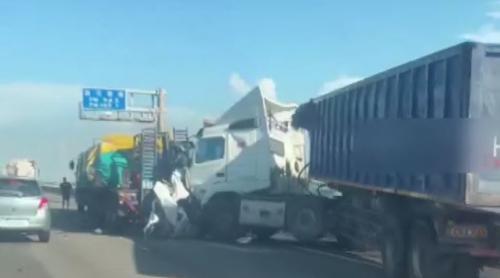 國3苗栗路段 砂石仔車挵貨車佮吊車致2死