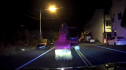 偷人怪手閣駛上路.用黜斗欲挵警察 判關1年