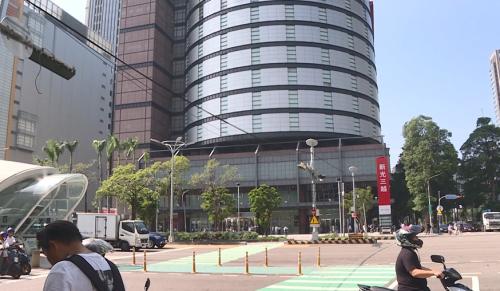 臺中新光三越復業 店長涉過失致死80萬交保