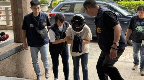 治安史頭位女銃手 同居人使弄伊開銃刣牽手