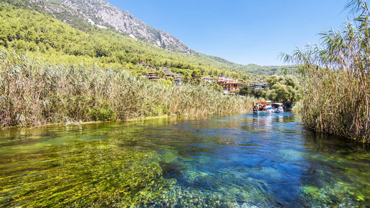 What are the most famous local foods in Akyaka?