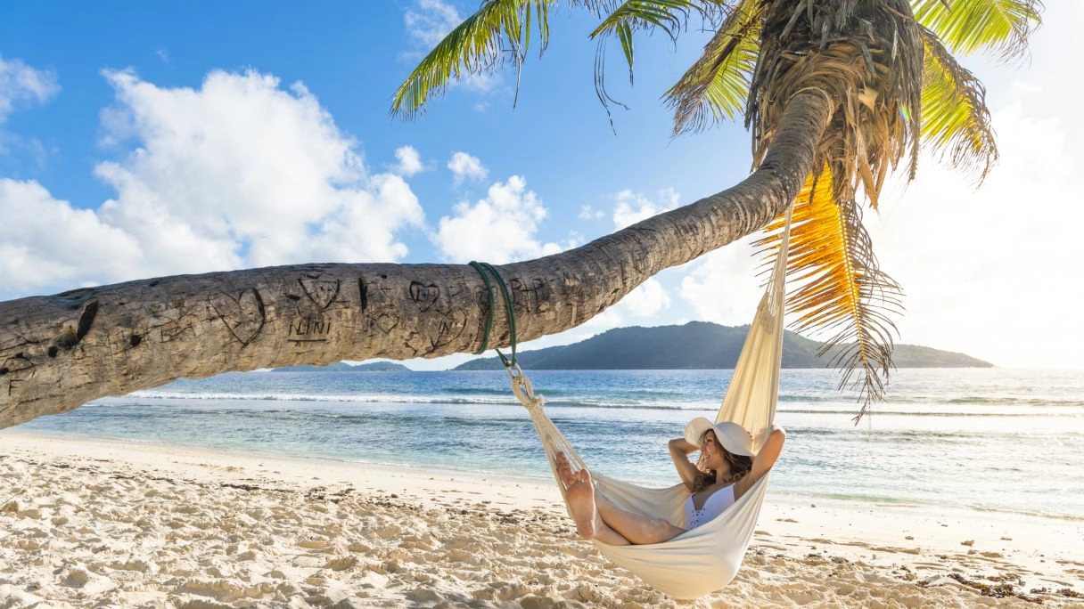 What are the transportation options to the Seychelles?