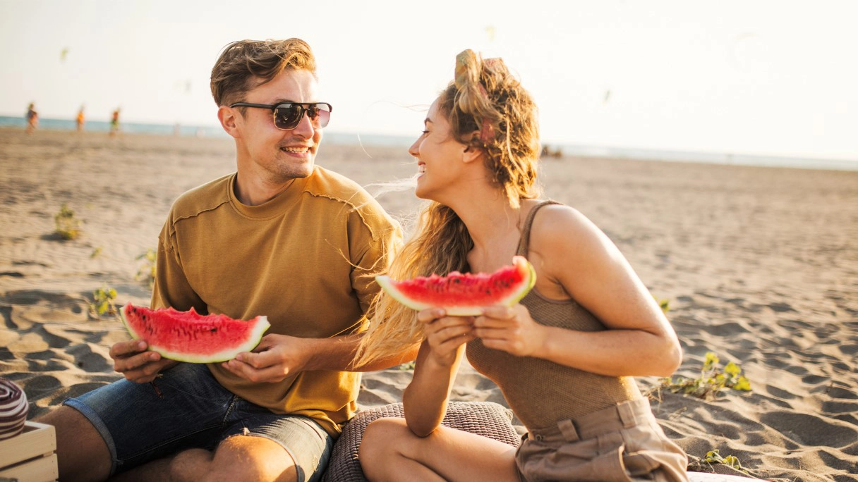 What is the climate and weather like in the Çeşme region?