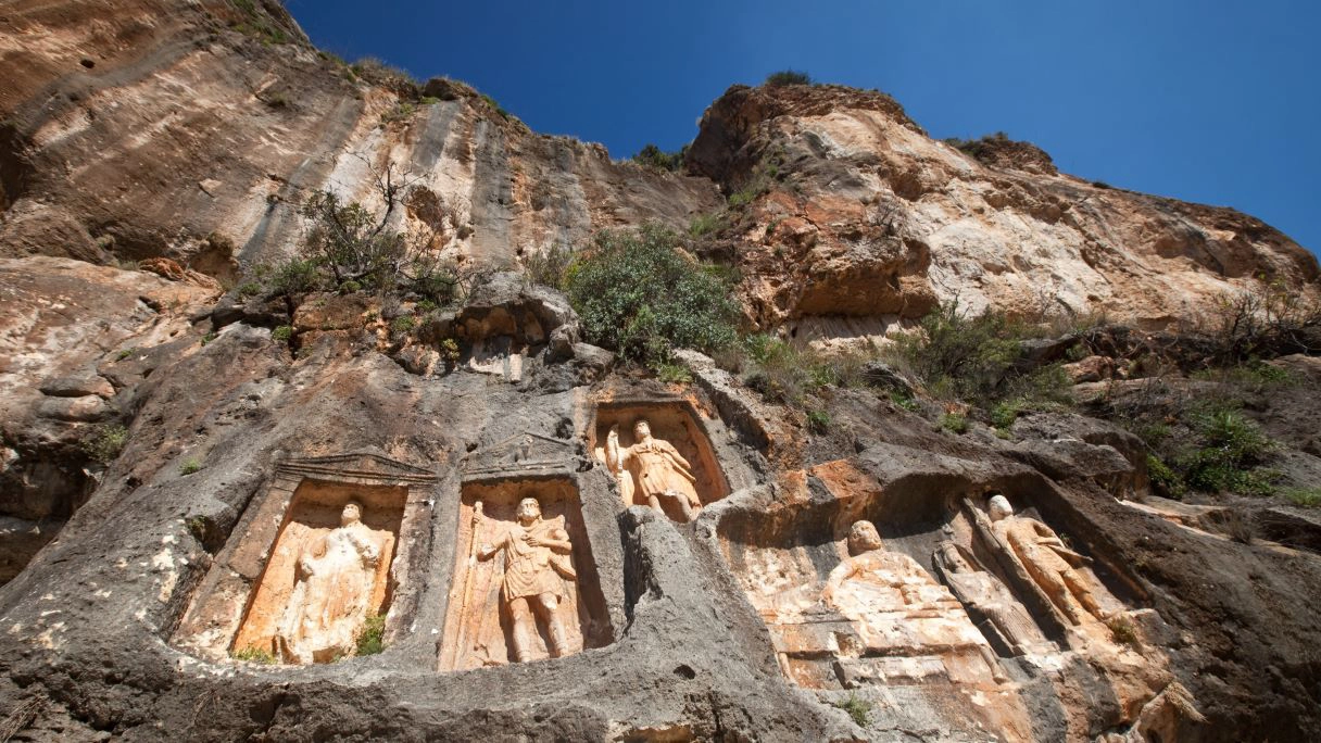 Seeing the Cleopatra Gate